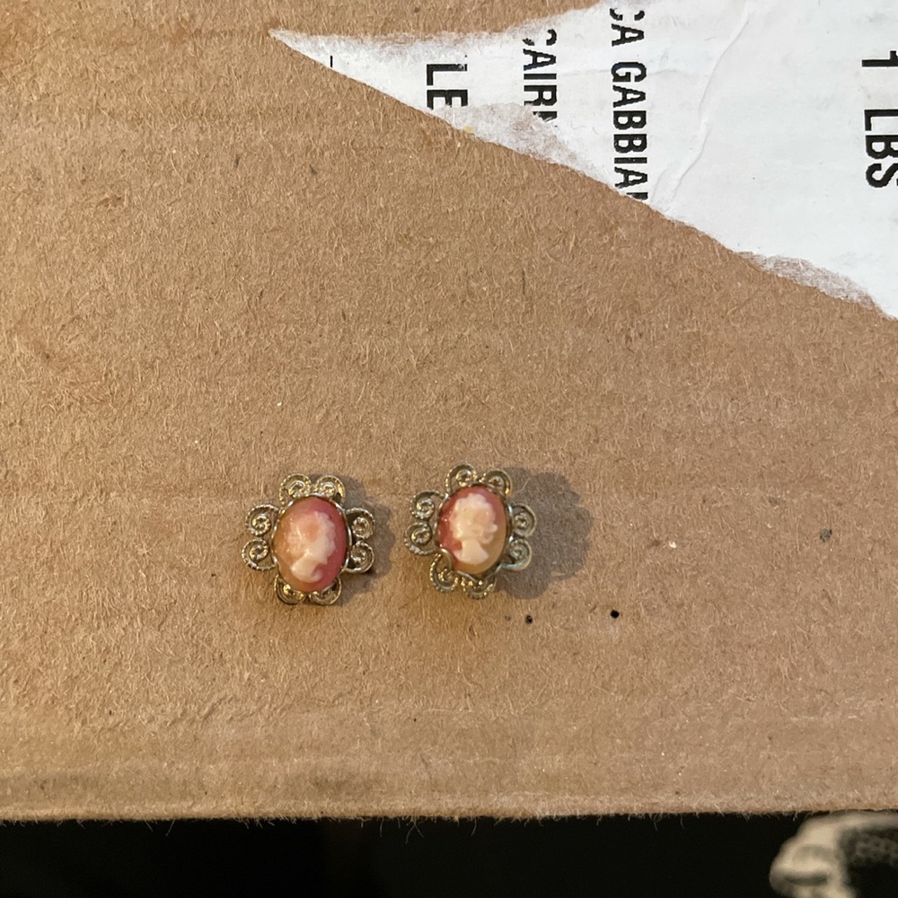 Vintage cameo stud earrings